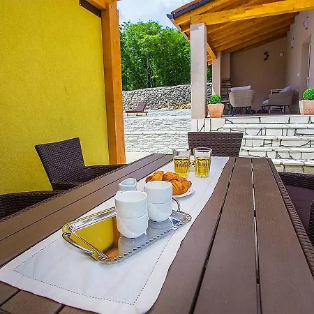 Vila Lovely Villa In Labin With Swimming Pool *