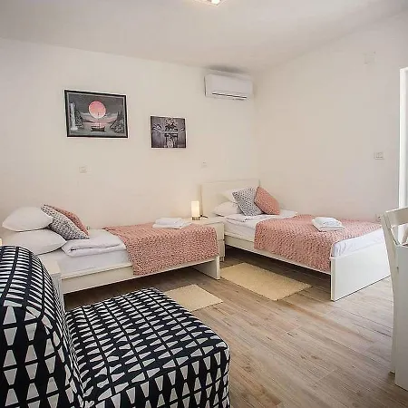 Lovely Villa In Labin With Swimming Pool Vila